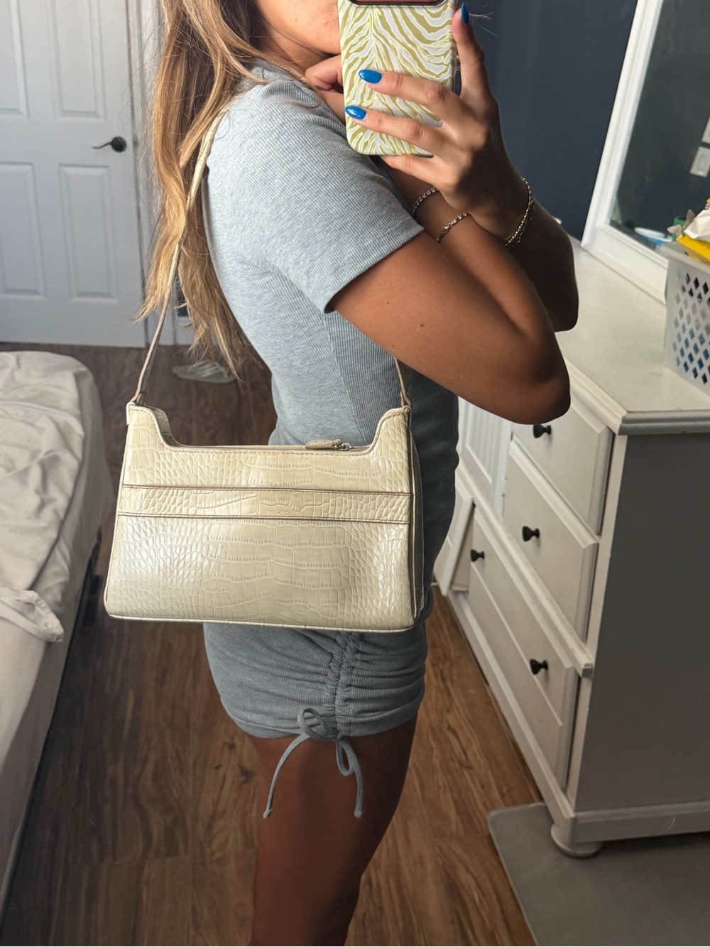 Cream Croc-Embossed Shoulder Bag - Unbranded